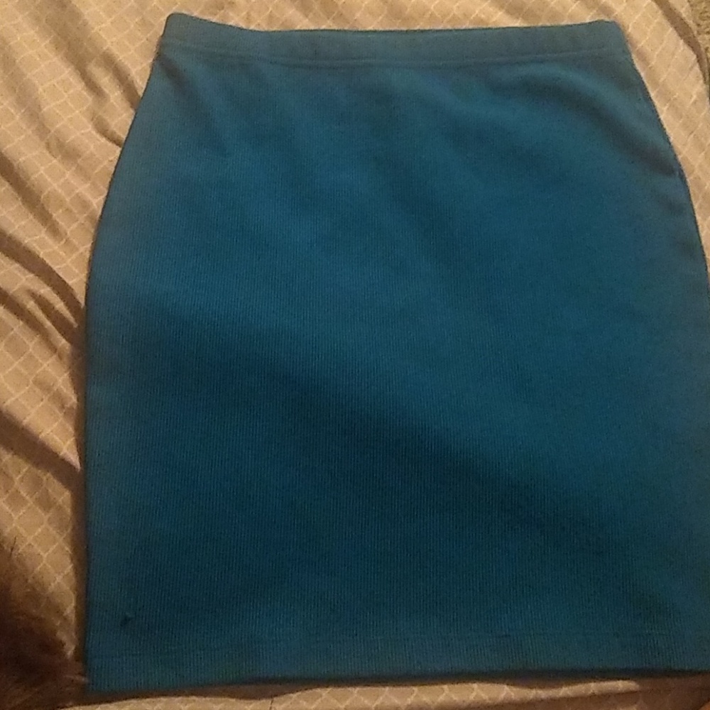 A short fitted skirt